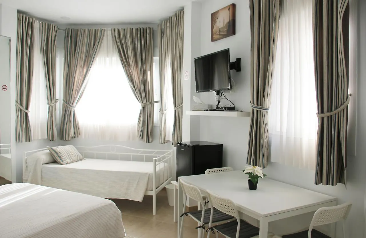 Sunnylivings Hotel Seville 3*,